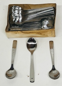 lot 207 image: Box of New Sola E&nbsp 00 Infant or JamJelly Spoons