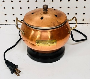 lot 229 image: Vintage Brass Potpourri Simmer Pot&nbsp