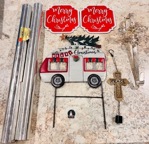 lot 239 image: Cool Christmas Lot