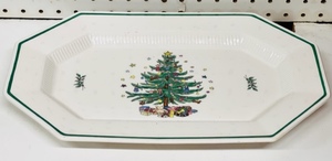 lot 245 image: Nikki Christmas Time 16 Oblong Serving Platter