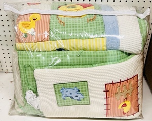 lot 246 image: Farm Animal Themed Baby Crib Set - Quilt and Bumper Pad Only