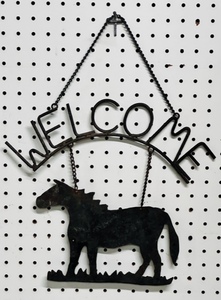 lot 35 image: Vintage Thick Metal Hanging Welcome Sign