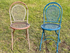 lot 44 image: Vintage Folding Metal PatioOutdoor Chairs - 2X Money&nbsp
