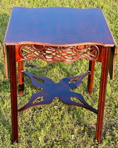lot 51 image: Beautiful Baker Furniture Historic Charleston Reproductions Ornate Winged Table
