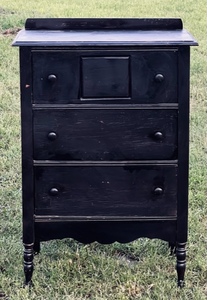 lot 54 image: AntiqueVintage Three Drawer Chest WLegs