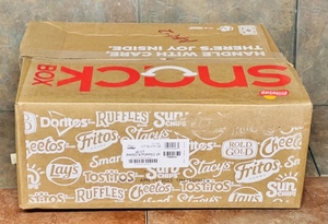 lot 78 image: 40 Count Frito Lay Snack Box - 40x Money
