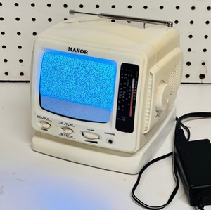 lot 73 image: Vintage Manor&nbsp Miniature B&ampW TVRadio Combo