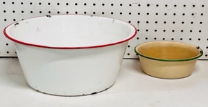lot 137 image: Two Vintage Enamel Ware Pans