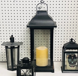 lot 147 image: Luminous Black Metal LanternsMini-Lanterns CandleTea Light Holders