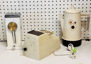 lot 198 image: Vintage Magic Hostess Hand-Cranked Ice Crusher, Oster Snowflake Ice Crusher, &amp Regal Coffee Pot