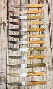 lot 206 image: Set of 12 Restaurant Quality Royal Norfolk Cutlery Stainless Steel Steak Knives W Natural Wood Grain Handles