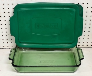 lot 215 image: Anchor Hocking Emerald Green Glass 9x13x 2 14 Casserole Baking Dish 3 Qt.
