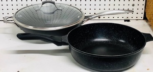 lot 217 image: Calphalon Wok WLid &amp Casting Wok Pan #32