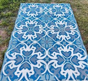 lot 230 image: Blue &amp White Reversible IndoorOutdoor Rug
