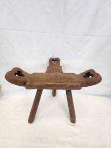 lot 38 image: 3-Legged Wooden birthing Chair