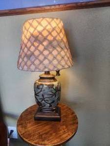 lot 141 image: Home Decor Accent Table Lamp 18