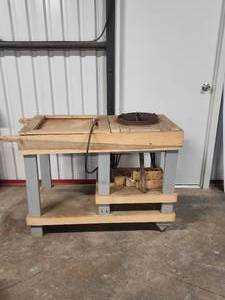 lot 272 image: Outside Cook Stove includes a Propane Tank thats not pictured