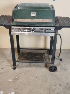 lot 274 image: Gas Grill with Extra Grates