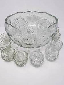 lot 21 image: Cupped Punch Bowl Pinwheel & Stars by SMITH GLASS