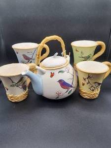 lot 20 image: Vintage Teapots with Bamboo Handle, 4 Cups with birds Motif