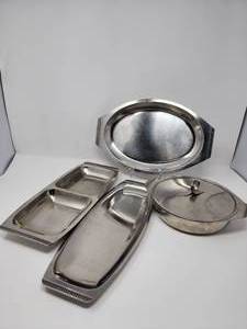 lot 31 image: Vintage West Bend Stainless Steel Serving Tray Set