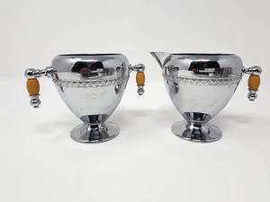 lot 34 image: Keystone Ware Sugar & Creamer Chrome Plated Set