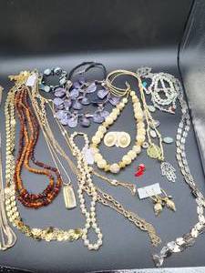 lot 42 image: Lot of Jewelry Necklaces, Bracelets, Earrings