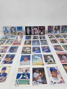 lot 65 image: Lot of Baseball Cards