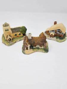 lot 72 image: Memory Lane Cottages Collectibles Figurines and Knick Knacks, as shown