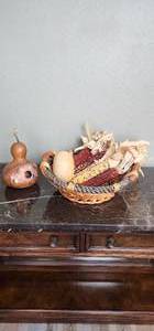 lot 115 image: Nice 16x 5 Woven Basket with Wood Handels Indian Corn and others as shown