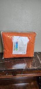 lot 161 image: Twin Comforter