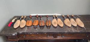 lot 182 image: Lot of Mens Shoes Stretchers Shoehorn