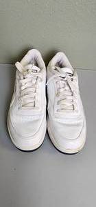 lot 184 image: Reebok Mens Athletic Shoe size 11