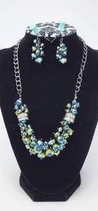 lot 220 image: Nice Necklace and Earrings Set, (picture doesnt do it justice)