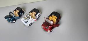 lot 240 image: Volkswagen Beetle  Bug Convertible Diecast Pull-Back SS 5708
