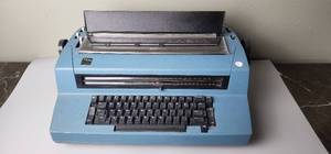 lot 255 image: 1983 IBM Correcting Selectric III Typewriter