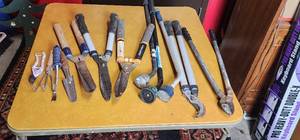 lot 261 image: Gardening Tool as shown