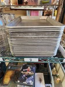 lot 184 image: Generous selection of 9 x 13 oven pans