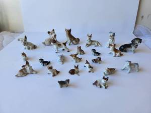 lot 9 image: Generous selection of miniature porcelain dogs