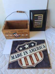 lot 33 image: Selection of American Pride decor