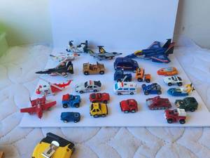 lot 59 image: Selection of vintage transformers toys