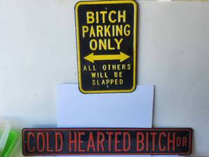 lot 65 image: Selection of 2 metal parking signs
