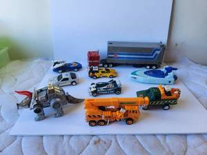 lot 67 image: Selection of vintage transformers toys