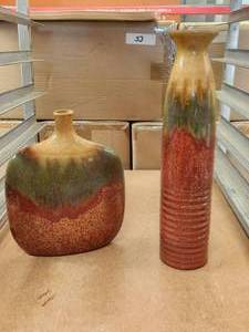 lot 73 image: Home decor pieces