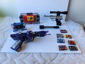 lot 88 image: Selection of vintage transformers toys