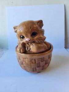lot 89 image: Vintage kitten cookie jar
