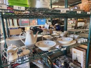 lot 90 image: Noritake Ivory China Set #7237 Adagio - service for 8