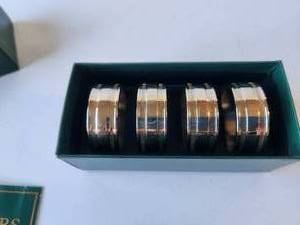 lot 92 image: Set of 4 Virginia Metalcrafters napkin holders