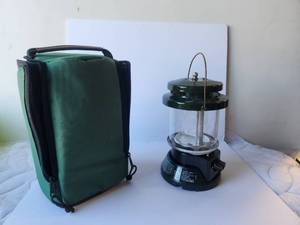 lot 100 image: Coleman lantern is carry case