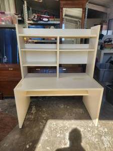 lot 226 image: White computer desk with shelfs